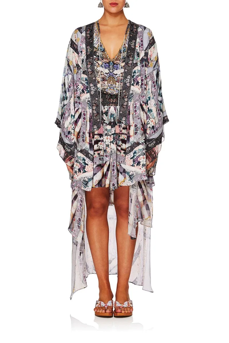 KIMONO WITH LONG UNDERLAYER IN HER SHOES