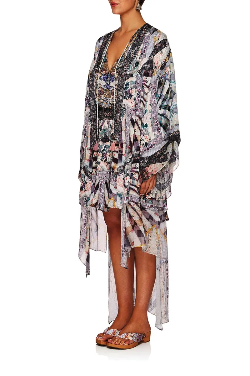 KIMONO WITH LONG UNDERLAYER IN HER SHOES