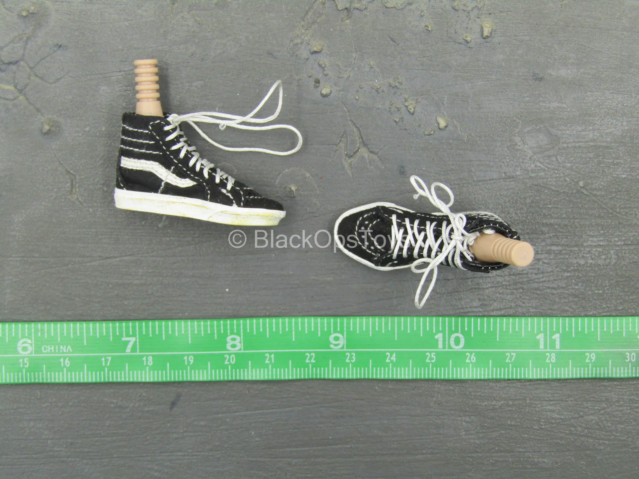 Rogue Survivor Anna - Weathered Black Shoes w/Pegs
